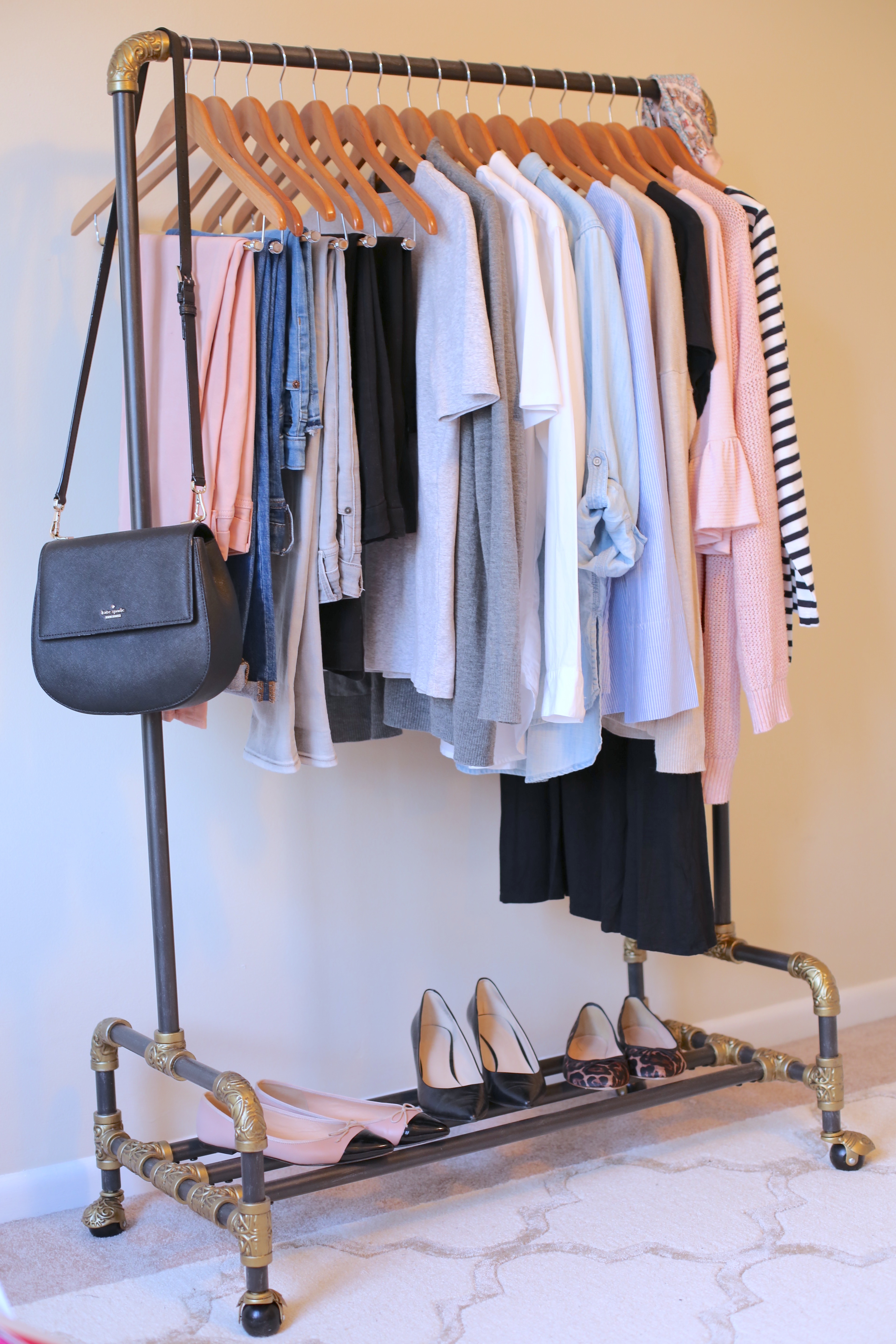 How To Start A Capsule Wardrobe (with Colors & Patterns): 5 Step