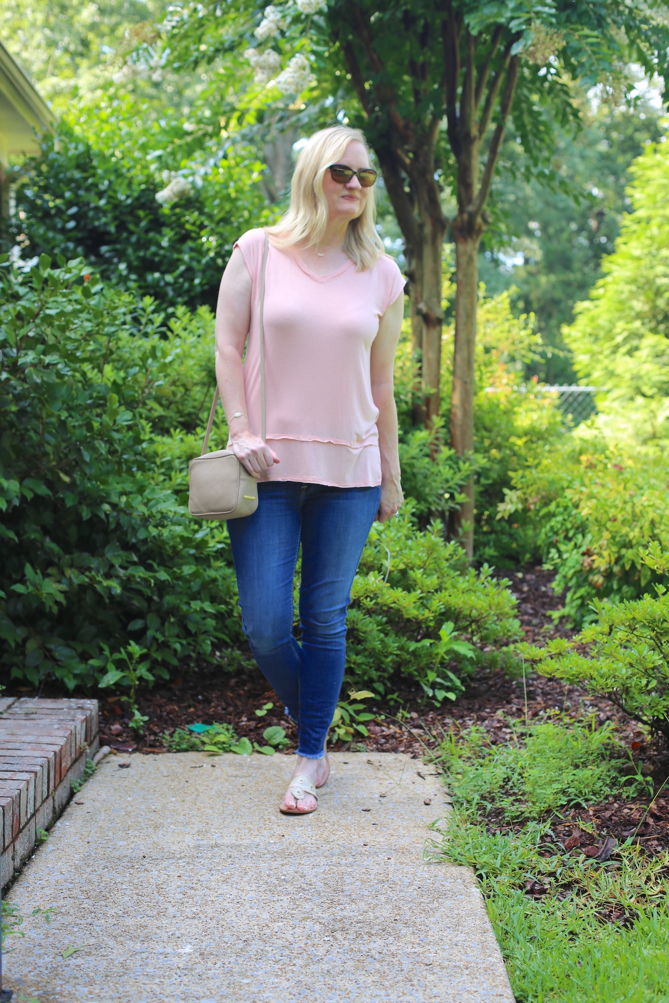 Peach shop jeans outfit