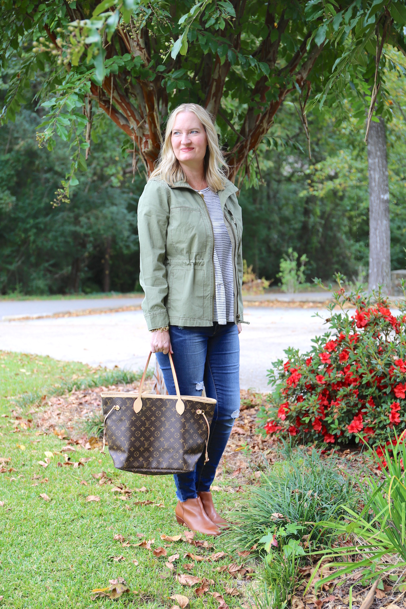 3 Shades of Colored Jeans for Fall. Fashion Tips from ByBMG