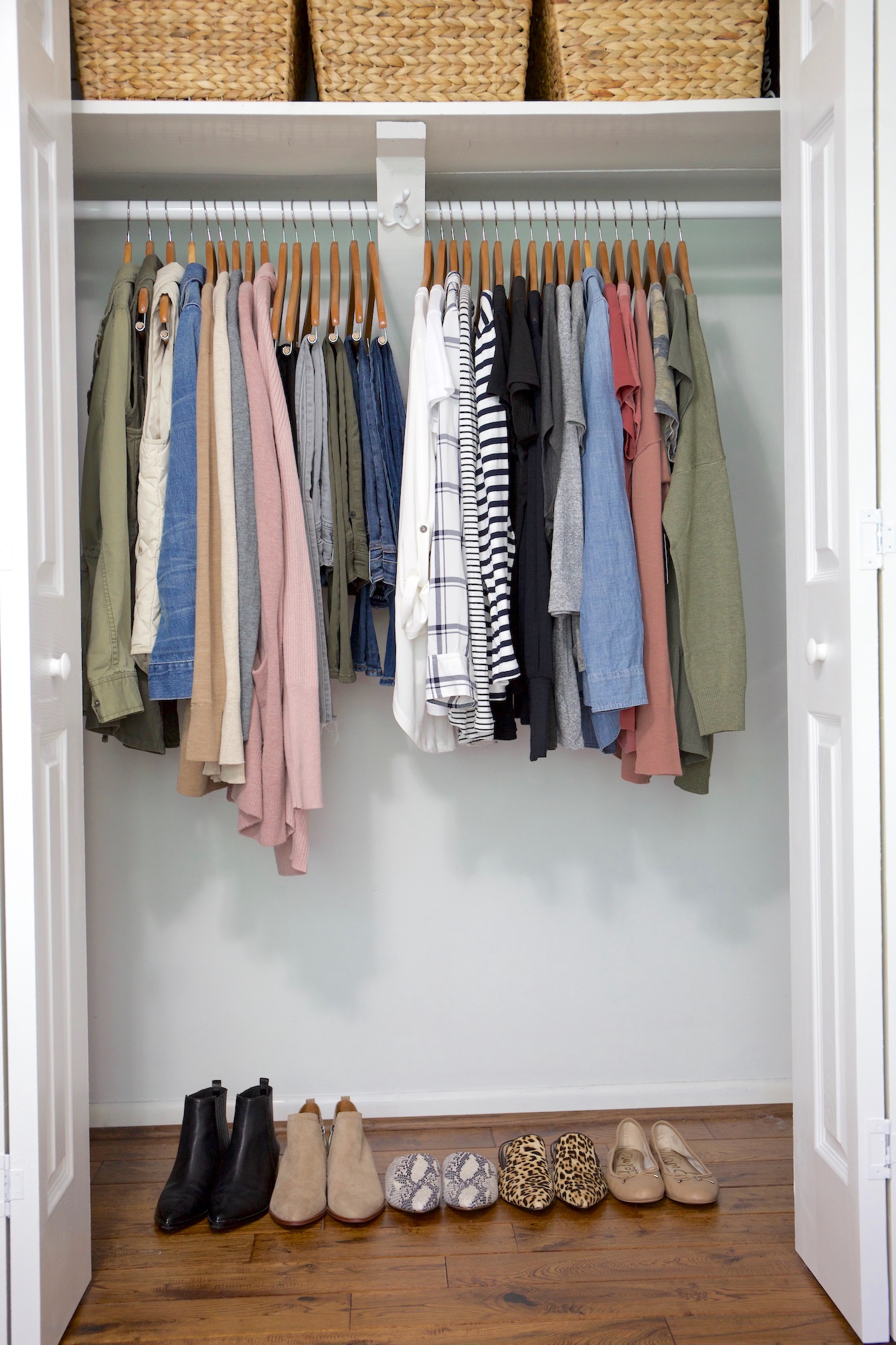 A Beginners guide to starting a capsule wardrobe: What is it and