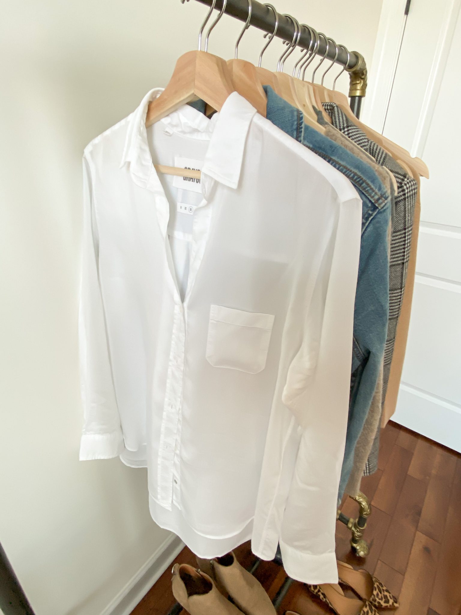 6-ways-to-wear-a-white-button-down-shirt-classy-yet-trendy