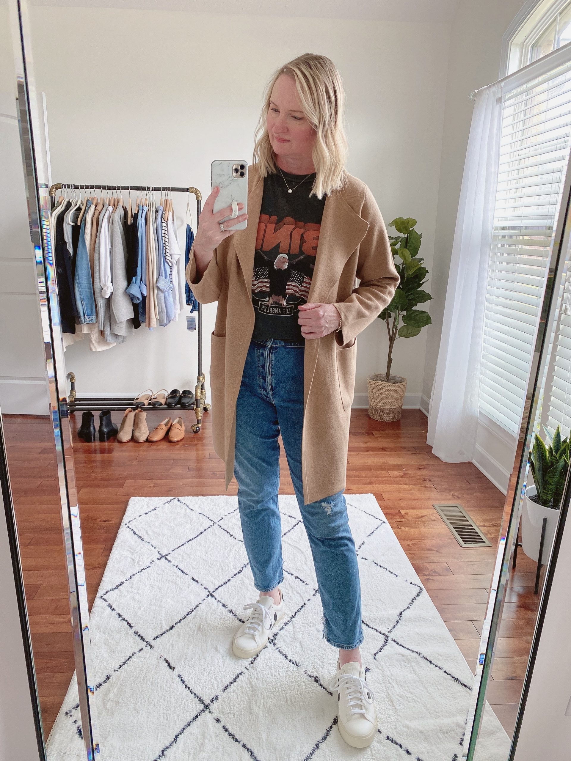 How to Put Outfits Together With Leggings & Cardigans - Synonym