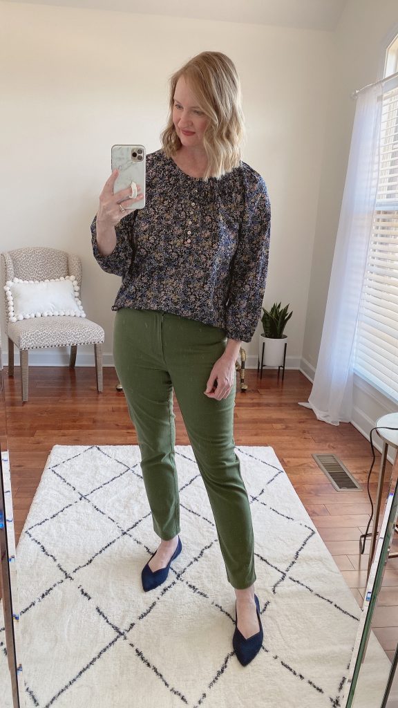 TRY-ON SESSION REVIEWS LOFT FEB 11 2022 - NAVY FLORAL TOP GREEN PANTS ROTHYS NAVY FLATS
