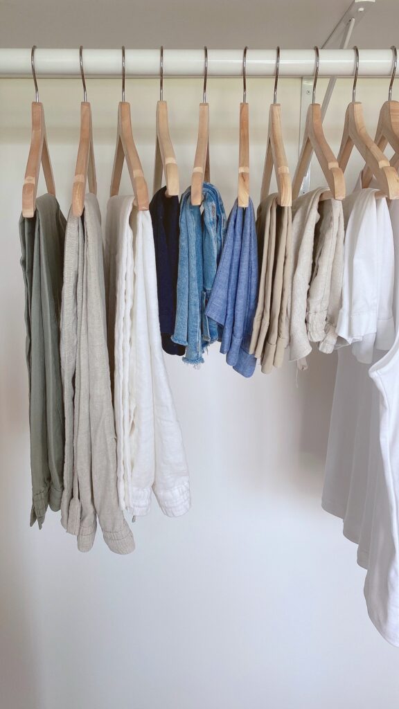 https://classyyettrendy.com/wp-content/uploads/2022/06/MY-25-PIECE-COASTAL-NEUTRAL-COLOR-CAPSULE-WARDROBE-SUMMER-2022-bottoms-576x1024.jpg