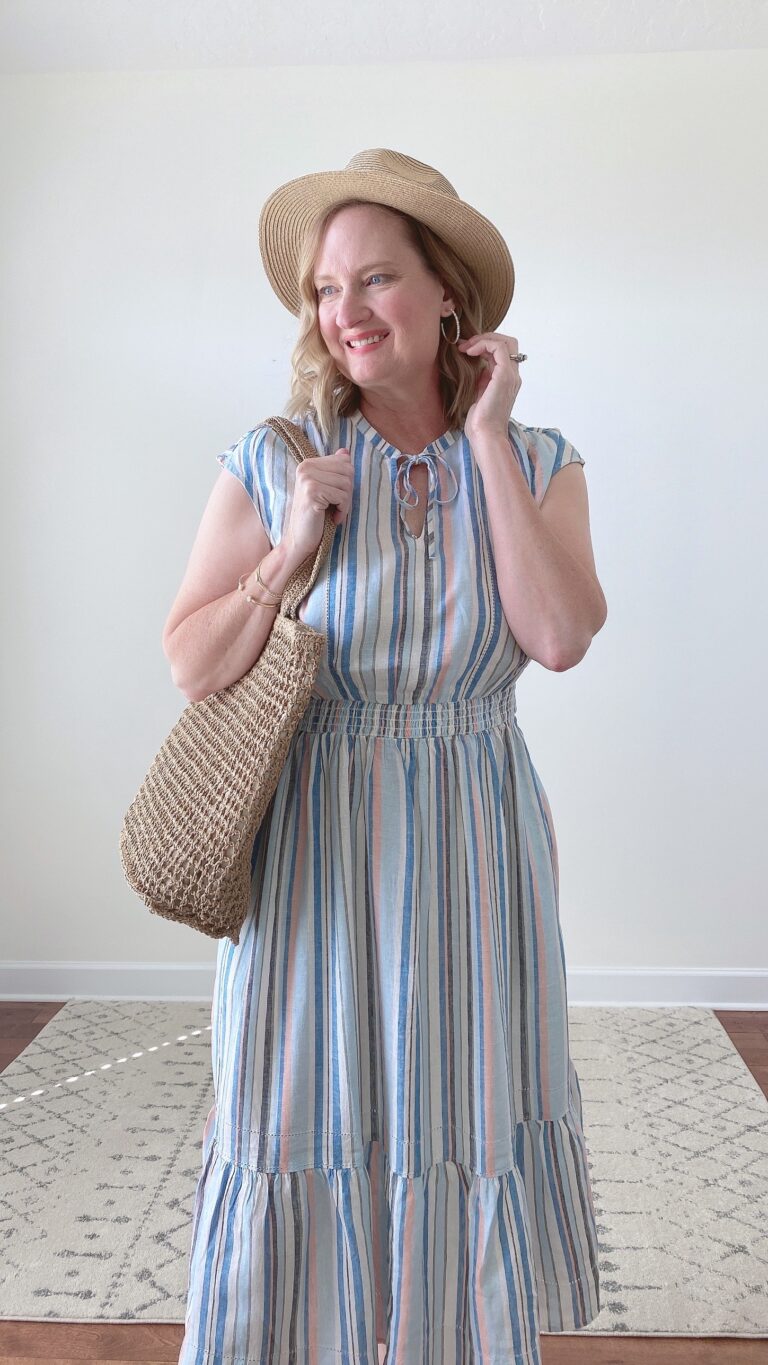 TWO WAYS TO WEAR A LINEN DRESS - OUTFIT 1 CLOSEUP