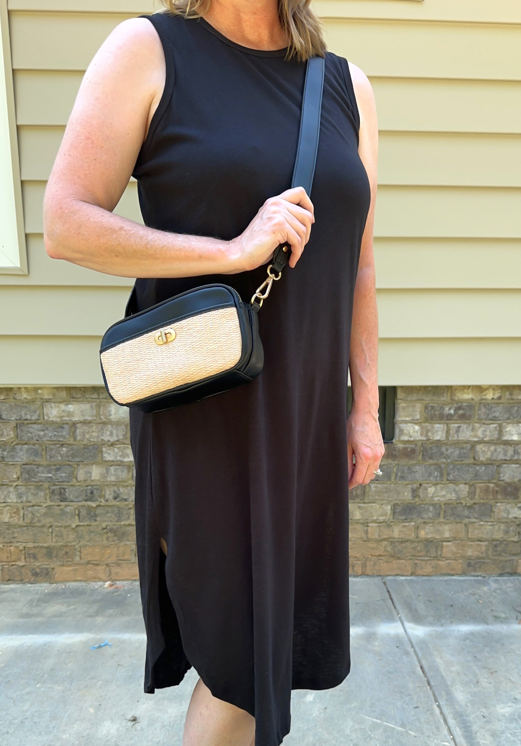 3 Essentials To Include In Your Travel Wardrobe - Outfit 1 crossbody bag