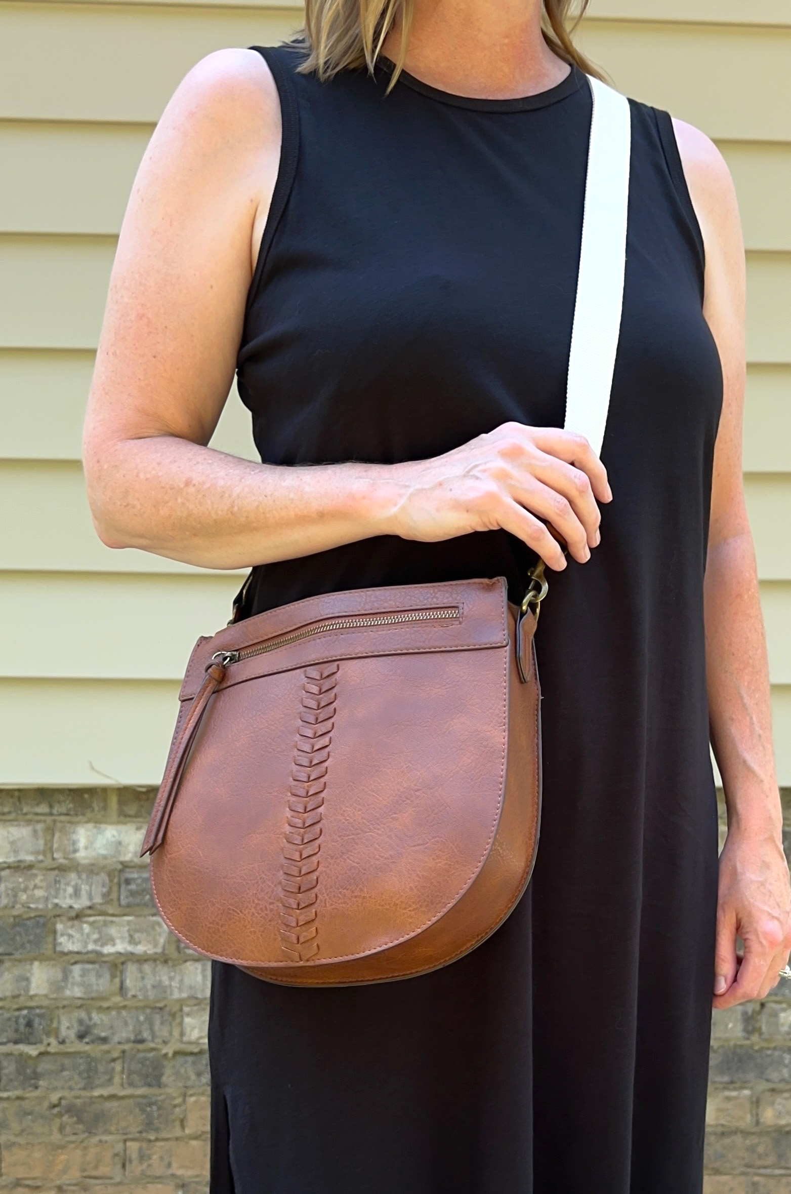 3 Essentials To Include In Your Travel Wardrobe - Outfit 2 crossbody bag