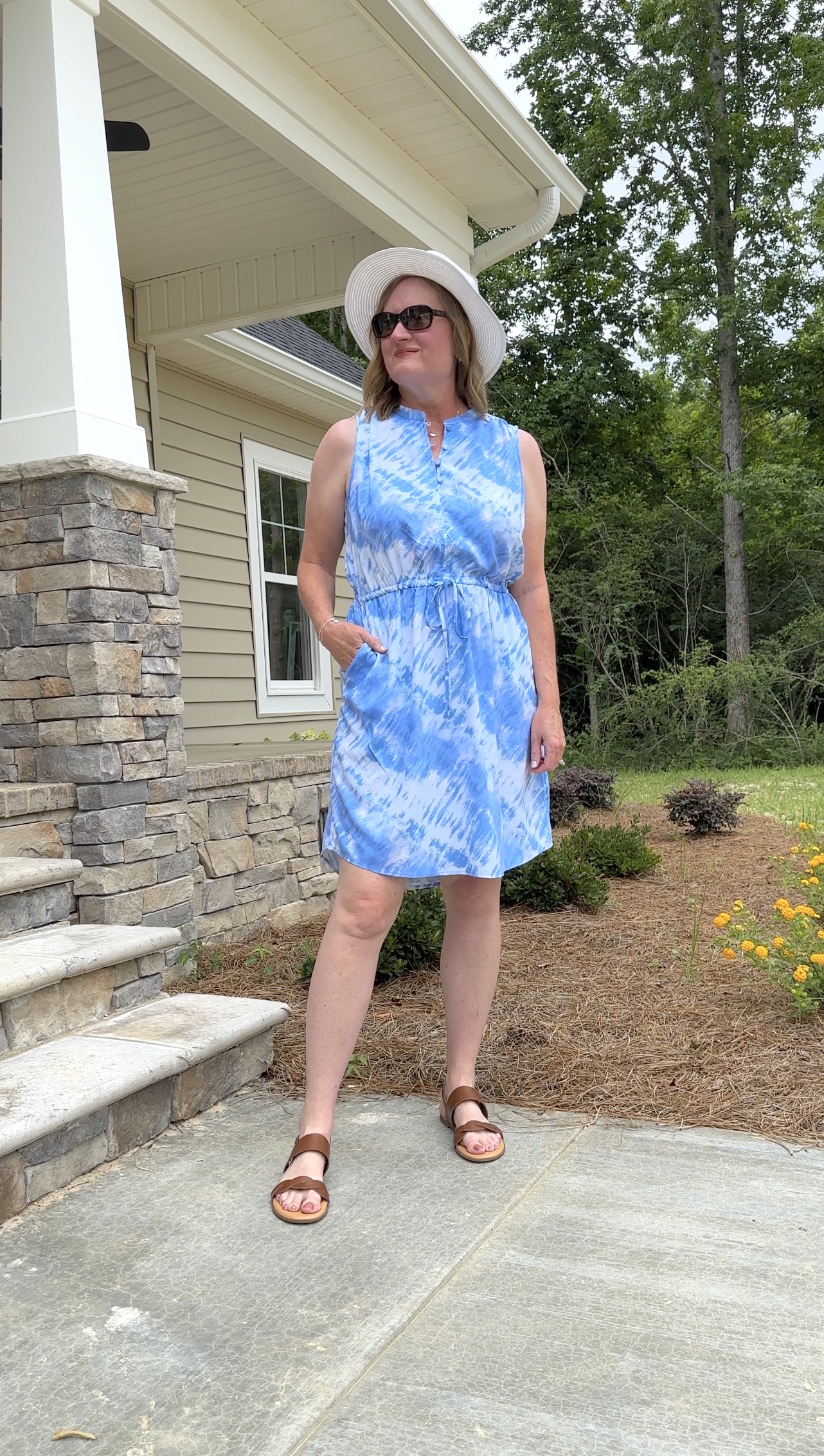 Summer Vacation Capsule Wardrobe  11 Pieces, 10 Outfits - Classy