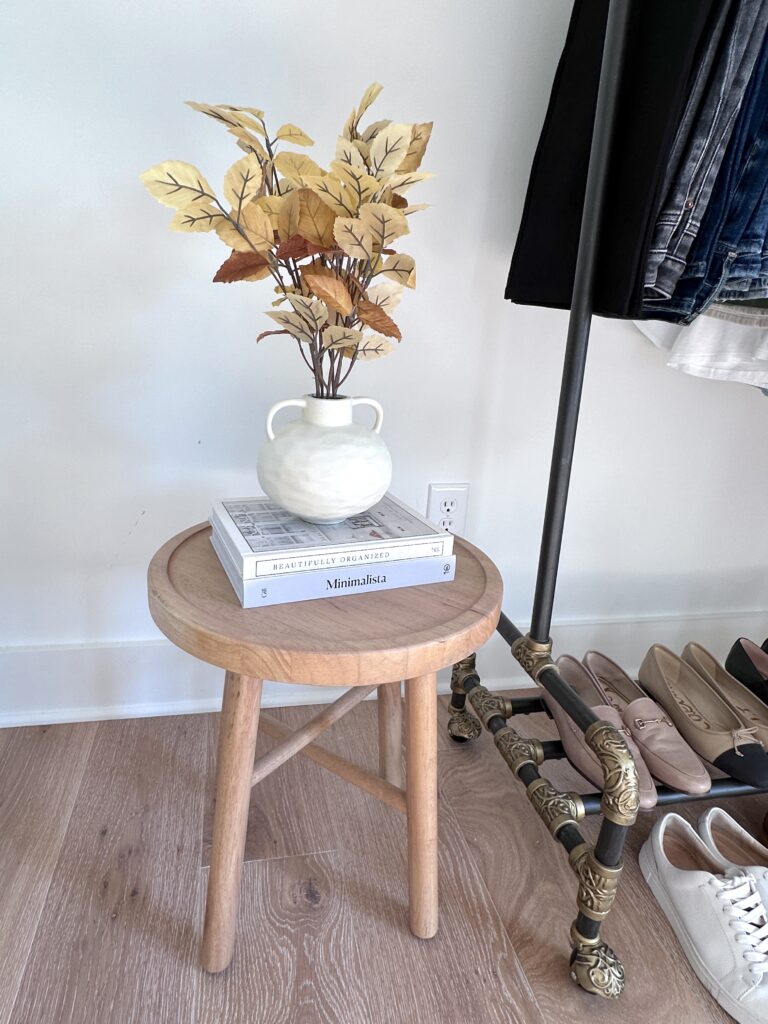 MY FALL 2024 CAPSULE WARDROBE - TABLE BOOKS VASE FLORAL