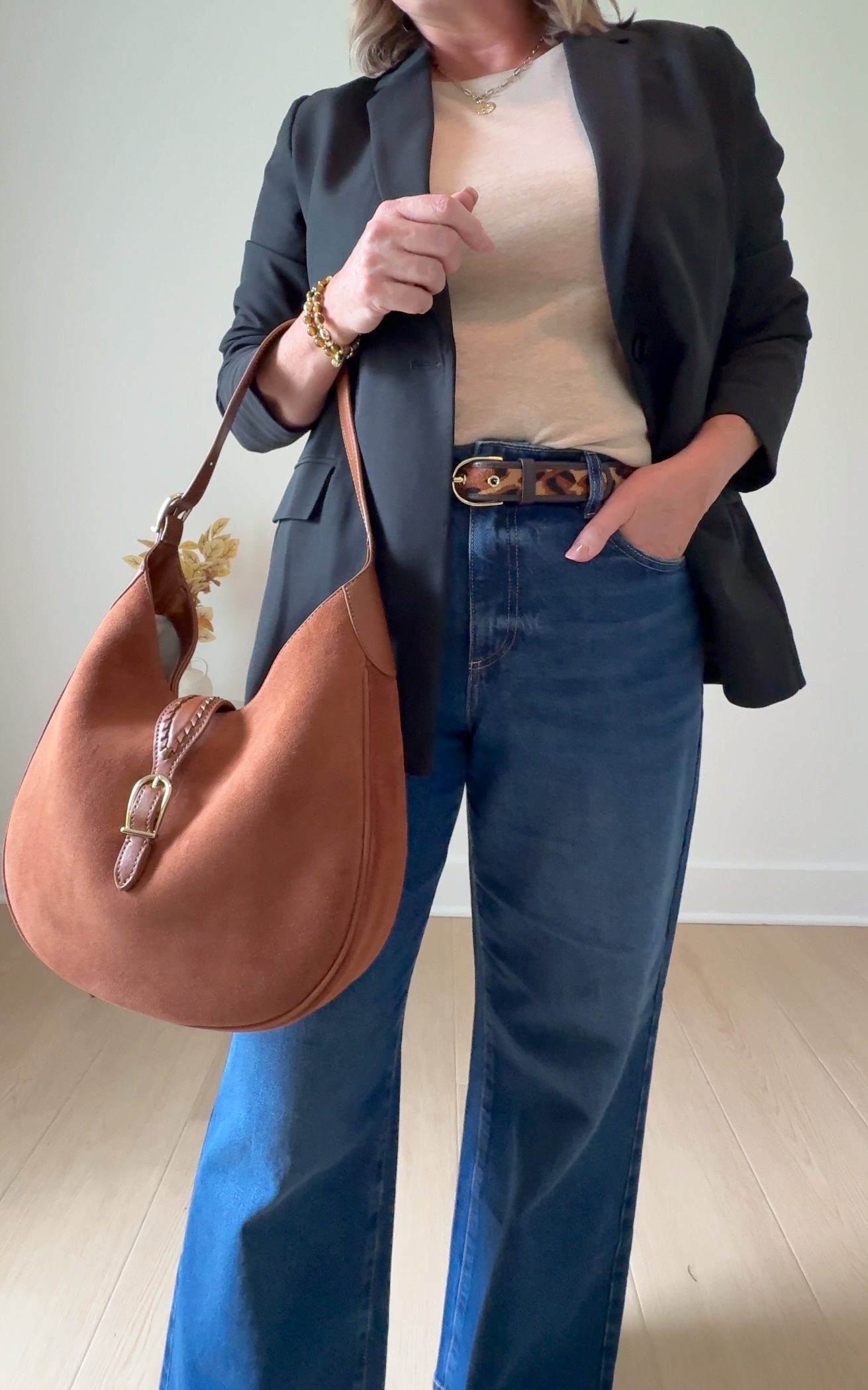 How To Transform Wardrobe Essentials To A Smart Casual Outfit - ACCESSORIES DETAIL