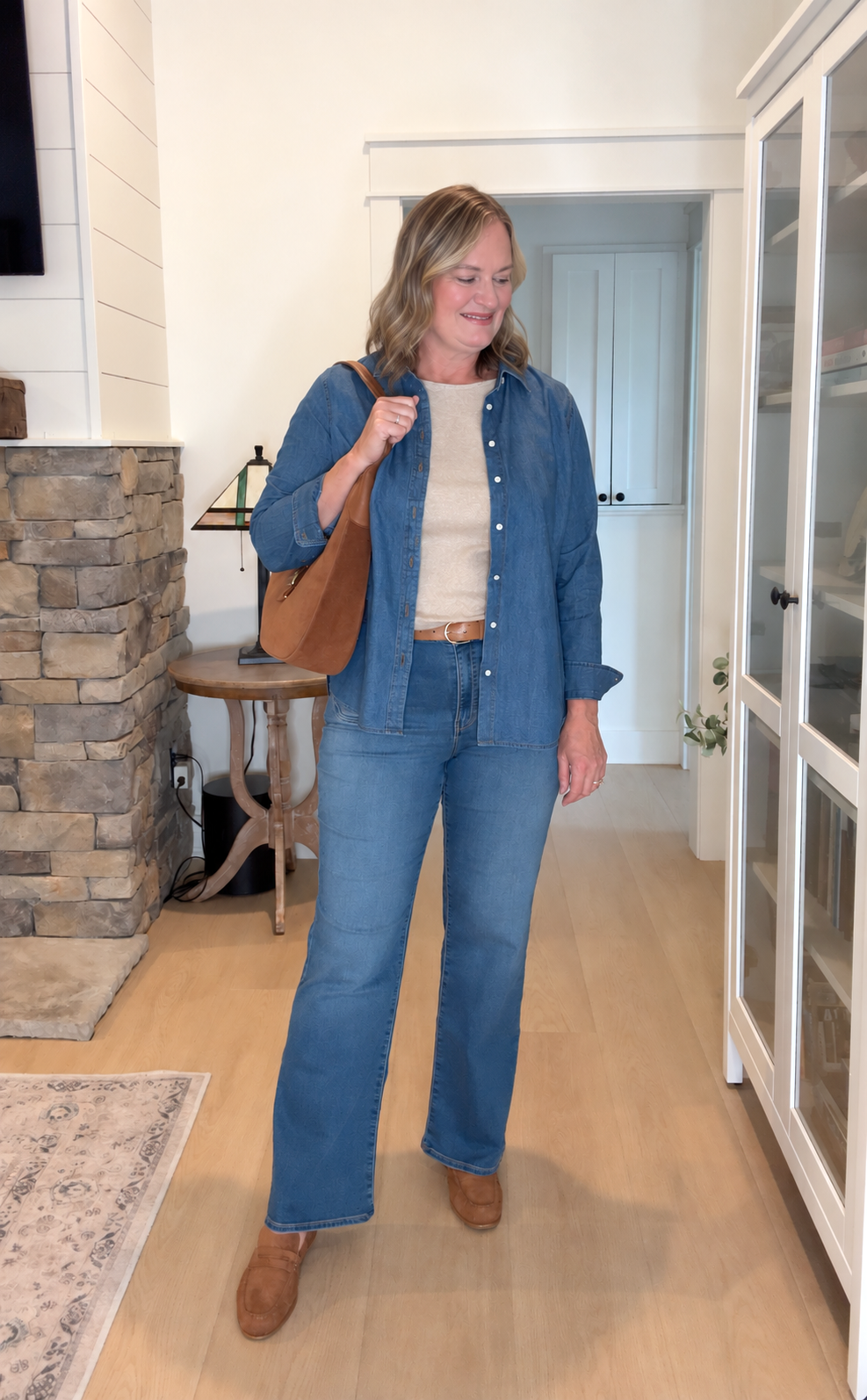 4 WAYS TO WEAR A CHAMBRAY SHIRT AND BOOTCUT JEANS - OUTFIT 1
