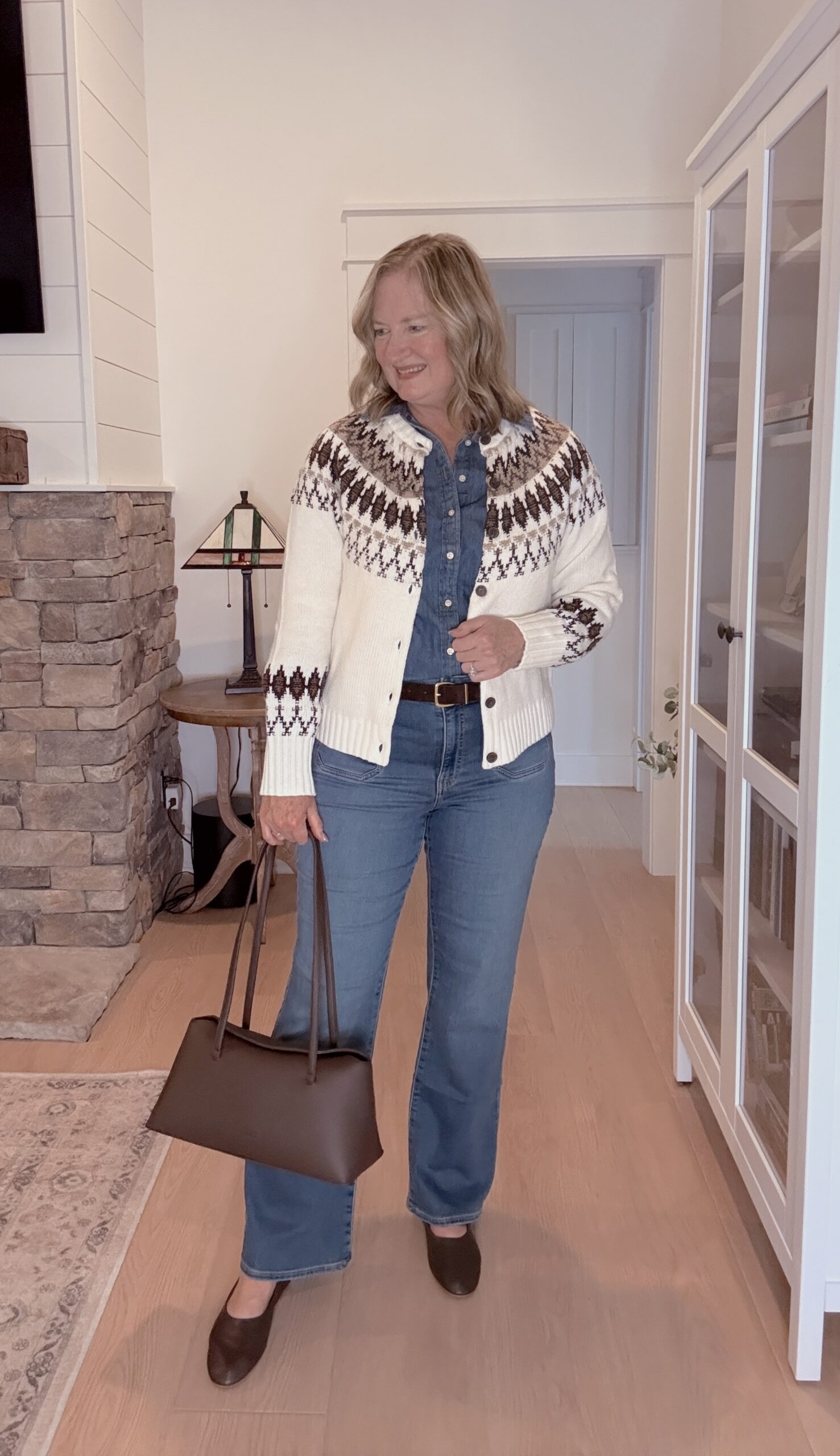 4 WAYS TO WEAR A CHAMBRAY SHIRT AND BOOTCUT JEANS - OUTFIT 3