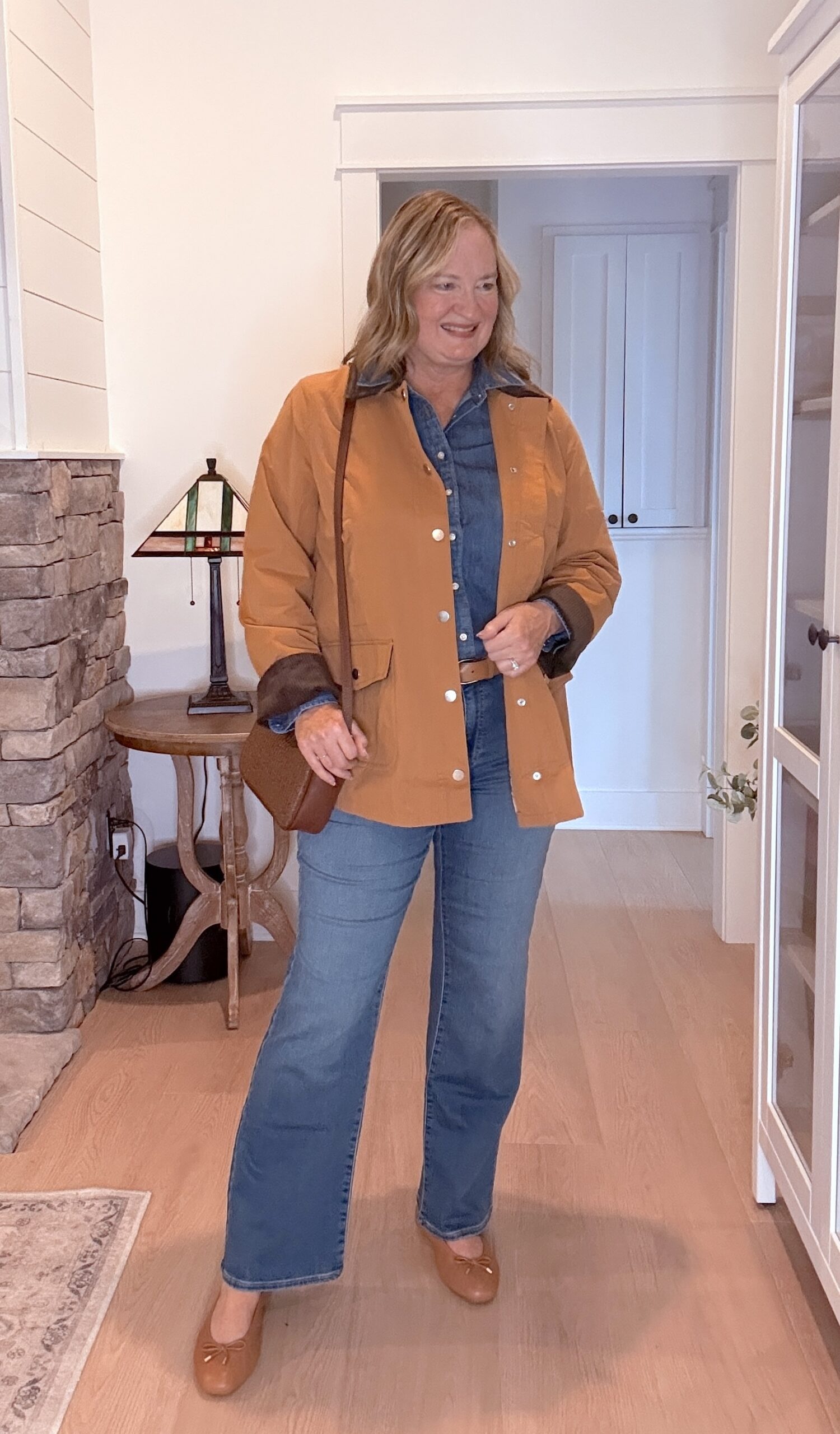 4 WAYS TO WEAR A CHAMBRAY SHIRT AND BOOTCUT JEANS - OUTFIT 4